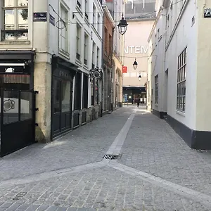 Apartment Hyper Centre Au Calme, Lille