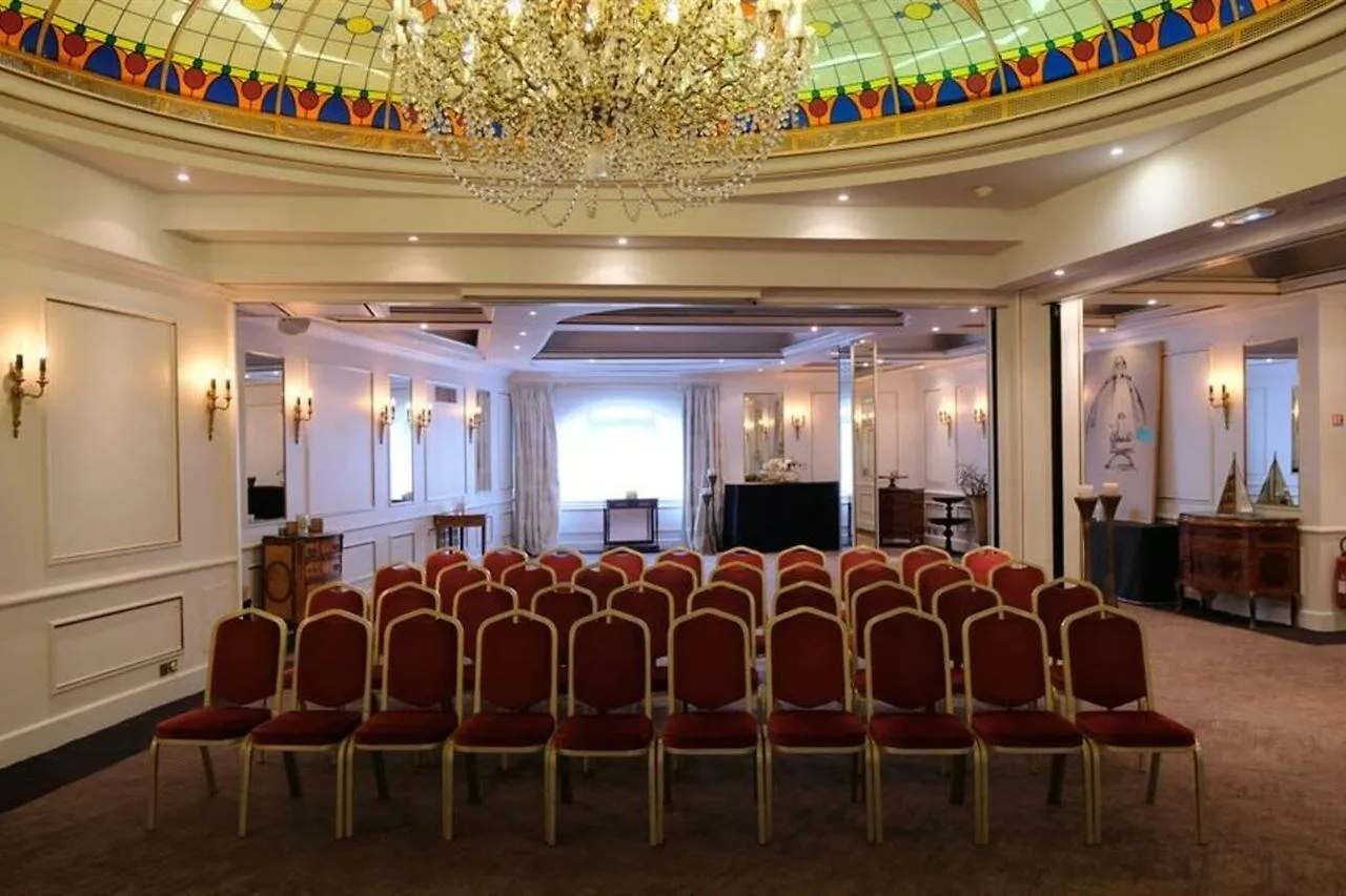 Hotel Carlton Lille 4*,  France